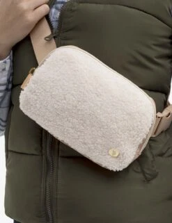 U.S. Polo Assn. CLASSIC ZIP SHERPA BELT BAG -Glimmera Cloth Shop 629597PP FRNT 14904